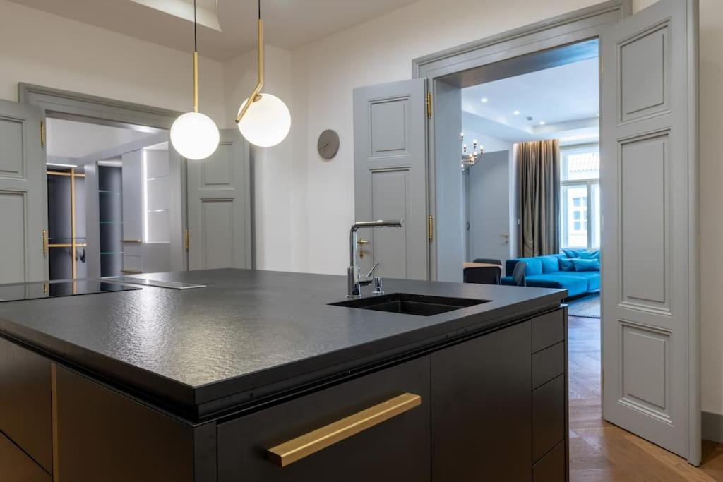 Luxury Old Town Apt, Parking * Praga